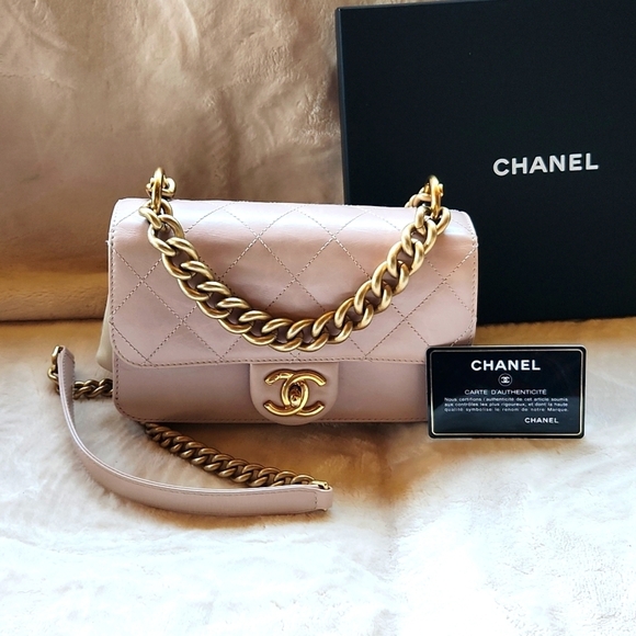 CHANEL Blush Pink Flap Quilted Shoulder Bag with Gold Chain - Picture 10 of 13